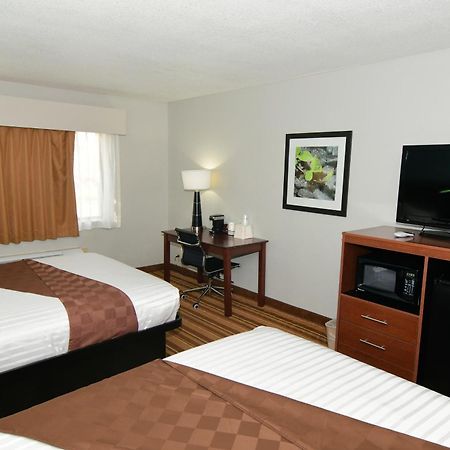Rock Island Inn & Suites Marshalltown Exterior photo