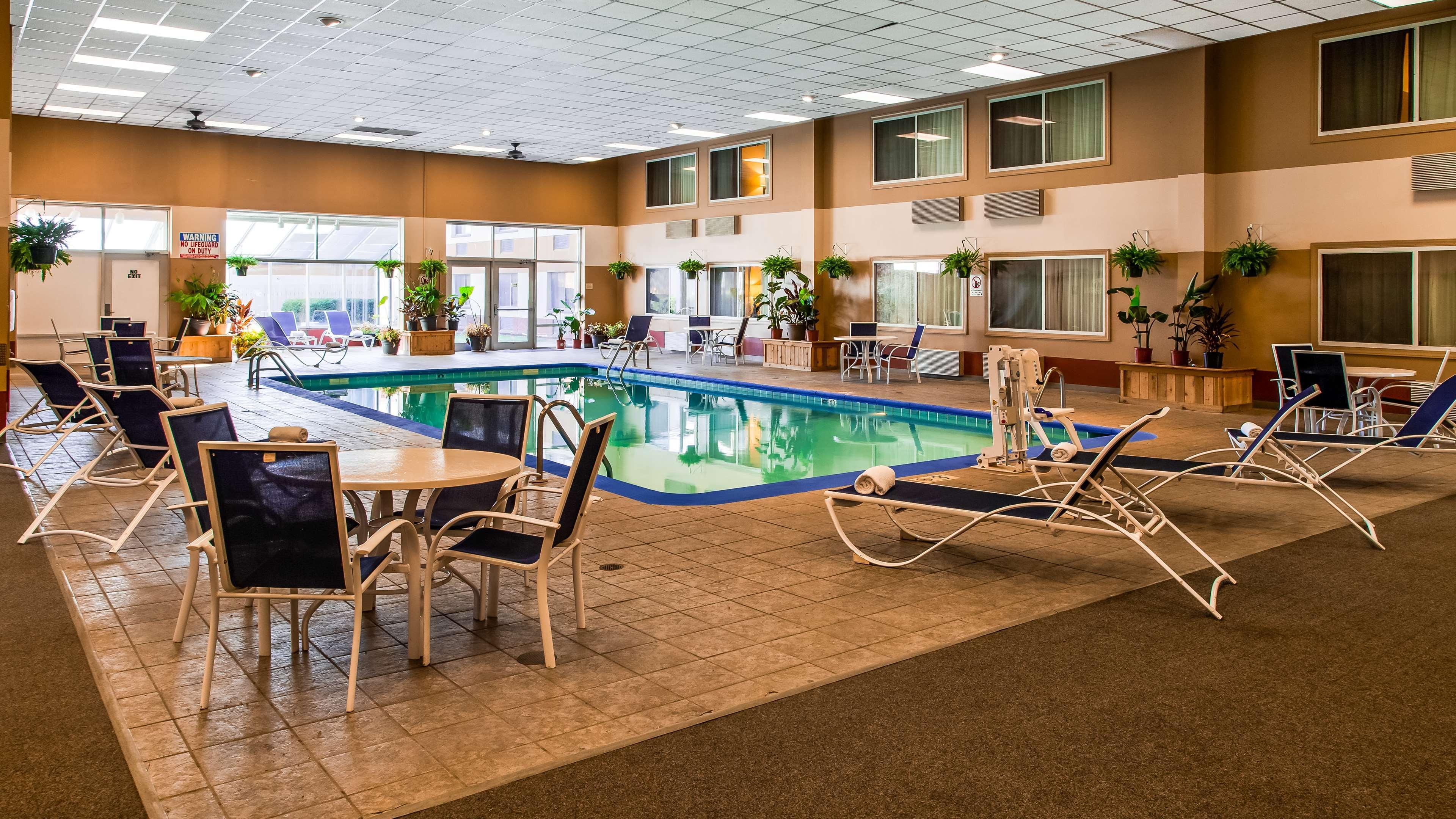 Rock Island Inn & Suites Marshalltown Exterior photo